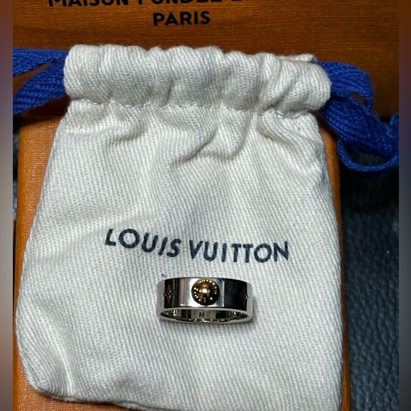 Brand New! Louis Vuitton Brass Monogram Engraved Nanogram Ring M Palladium - Picture 2 of 9